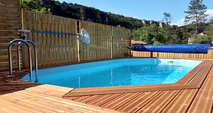 à 10 minutes à pied de la cascade, appartement lumineux, animaux acceptés!