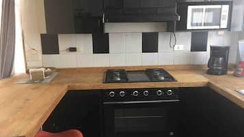 Microwave, oven, stovetop, coffee/tea maker