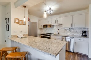 Fridge, microwave, stovetop, dishwasher - Walk to Ski Shuttle: Cozy Mountain Meadows Condo (Frisco)