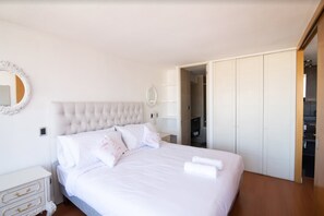 Appartamento, 1 letto queen, bagno privato | 1 camera, postazione laptop, tende oscuranti, Wi-Fi gratuito