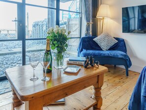Living room | Ystwyth House, Borth, near Aberystwyth - 4 bedroom accommodation in Borth, near Aberystwyth (Borth, near Aberystwyth)