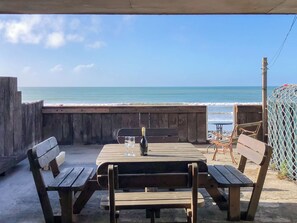 Outdoor dining - 4 bedroom accommodation in Borth, near Aberystwyth (Borth, near Aberystwyth)