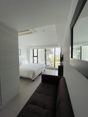 Iron/ironing board, WiFi