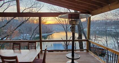 Ideal Location 2MM, Lakefront 4 BR House w/ Covered Decks, Private Dock
