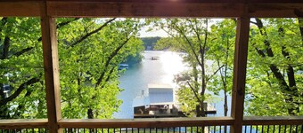 Ideal Location 2MM, Lakefront 4 BR House w/ Covered Decks, Private Dock