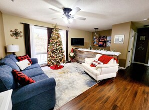 Smart TV y chimenea 