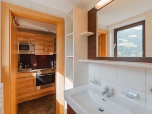 Fridge, microwave, oven, cookware/dishes/utensils - Apartment Rose by Interhome (Bad Hofgastein)