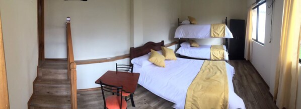 Deluxe Triple Room | WiFi (free) - Tababela Airport B&B (Tababela)