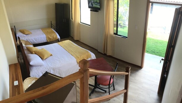 Deluxe Triple Room | WiFi (free) - Tababela Airport B&B (Tababela)