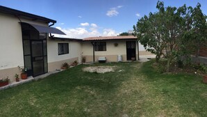 Exterior - Tababela Airport B&B (Tababela)