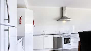 Microondas, horno, lavavajillas y tostadora