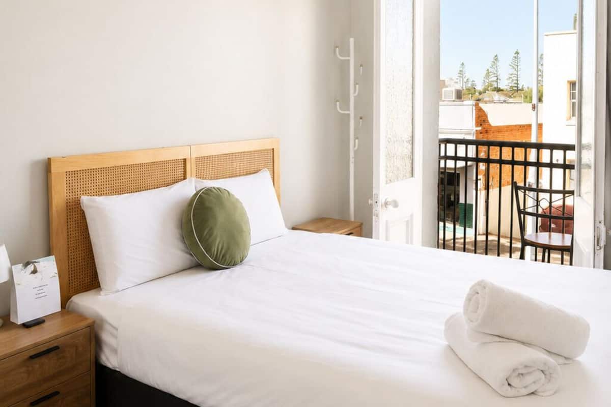 Habitación doble | Cortinas blackout, wifi gratis y ropa de cama