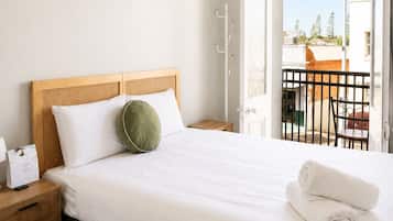 Double Room | Blackout drapes, WiFi (free), bed sheets