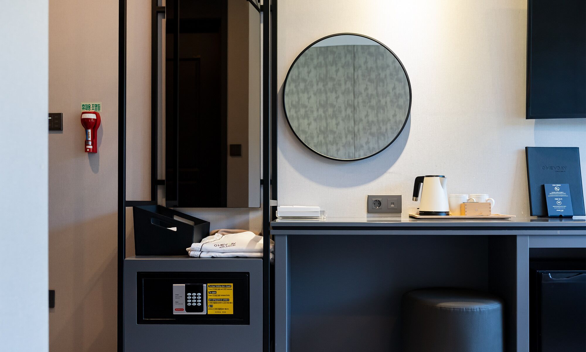 deluxe twin | 1 bedroom, in-room safe, blackout curtains, soundproofing