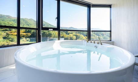 Special Suite | In-room safe, blackout drapes, soundproofing, free WiFi