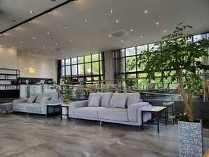 Kontinental frokost mot et tillegg i helgene