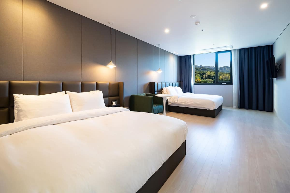 premier family | 1 bedroom, in-room safe, blackout curtains, soundproofing