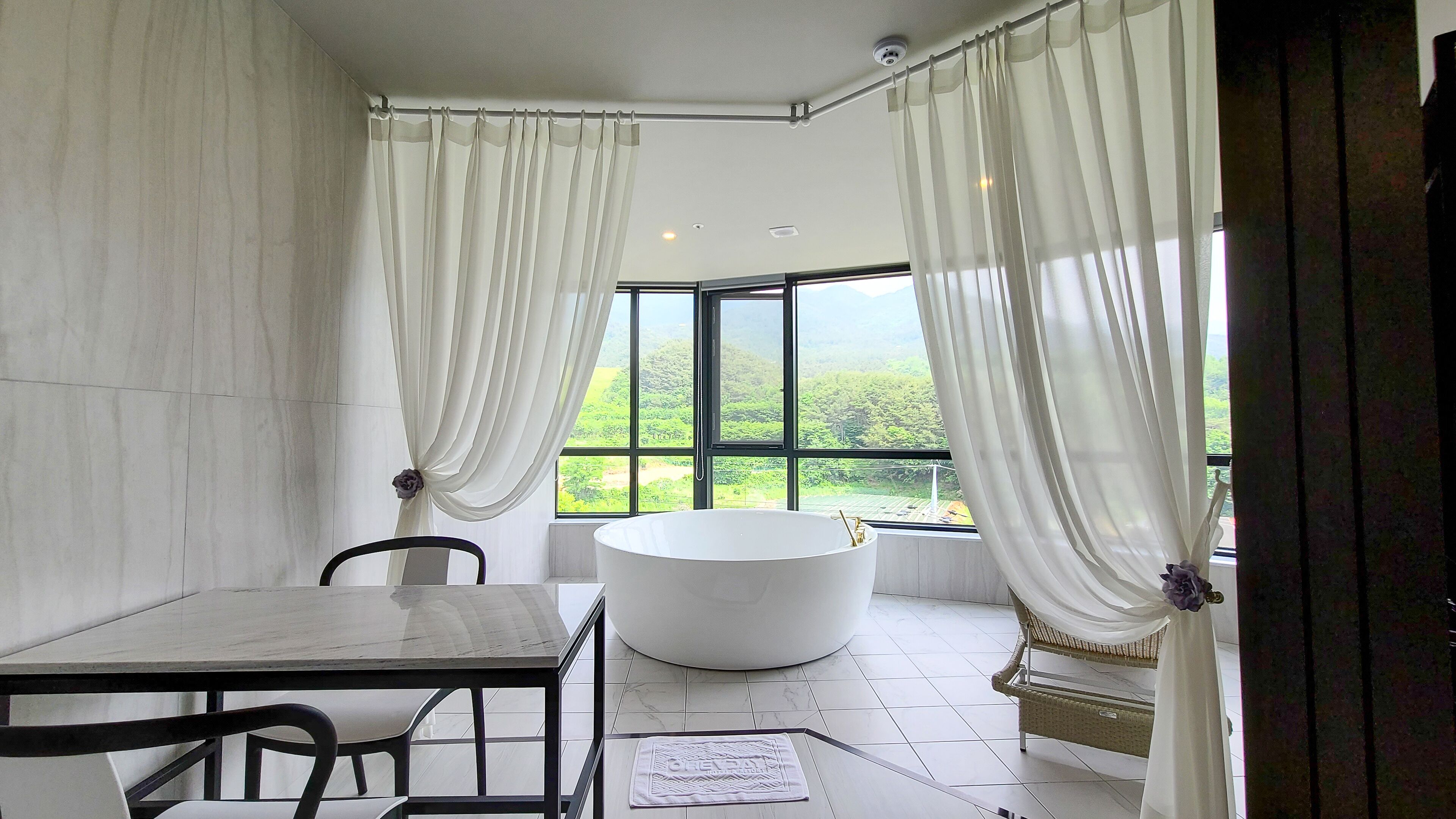 Special Suite | Bathroom | Free toiletries, hair dryer, bathrobes, slippers