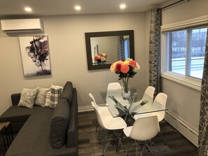 Dining - Stunning Niagara Warm,Cozy and Clean Suite Stay (Welland)