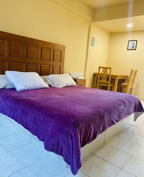 Memory foam beds, free WiFi, bed sheets - Hotel El Dorado (El Oro de Hidalgo)