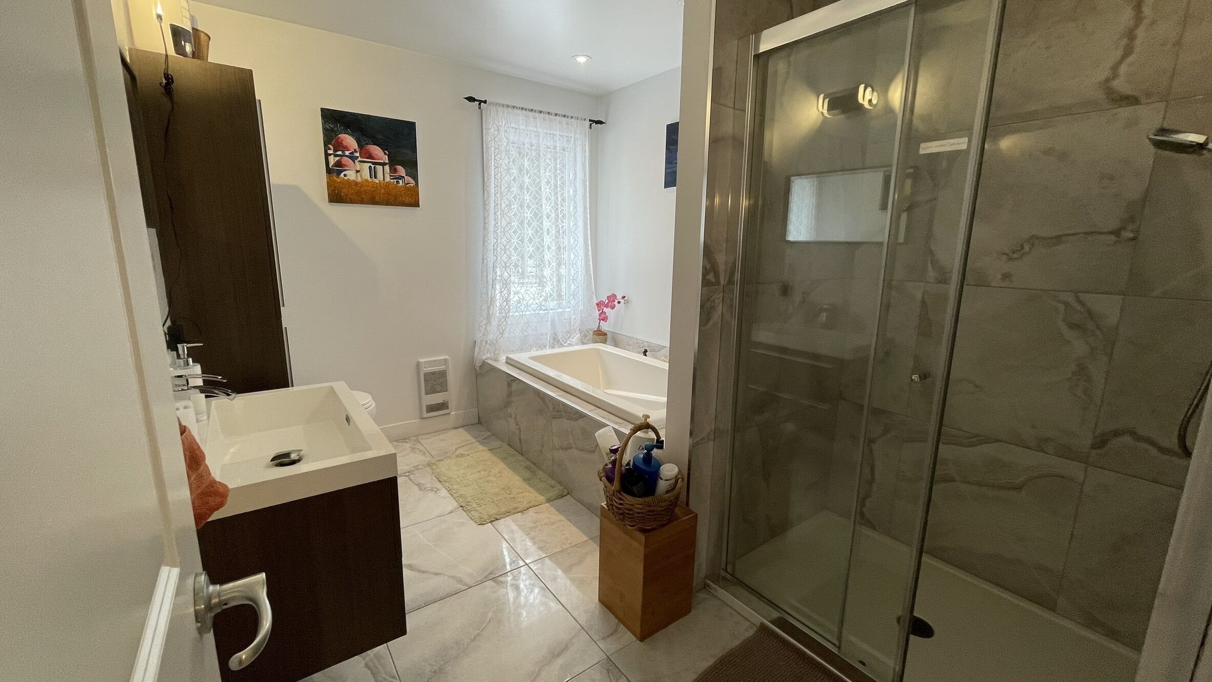 Combined shower/tub, eco-friendly toiletries, hair dryer, towels