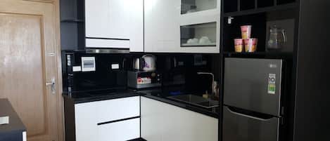 Fridge, microwave, stovetop