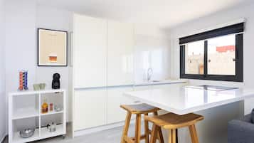 Frigorifero, forno, piano cottura, lavastoviglie