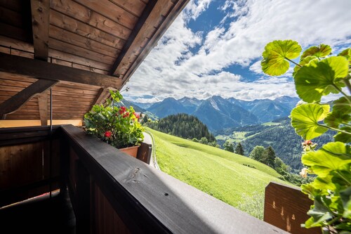 Apartment “Wasserfall Jogglanderhof” with Mountain View, Private Sun Balcony, and Wi-Fi