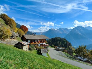 Exterior - Apartment “Wasserfall Jogglanderhof” with Mountain View, Private Sun Balcony, and Wi-Fi (Moos in Passeier)