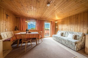 TV - Idyllic Holiday Apartment Wasserfall Jogglanderhof with Balcony (Moos in Passeier)