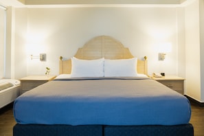 Basic Single Room | Individually furnished, desk, laptop workspace, iron/ironing board - Hotel Parque Central Monterrey (Monterrey)