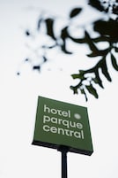 Señal para el Hotel Parque Central.