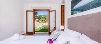 Holiday Home “Can Bosco” with Mountain View, Garden, Pool, Terraces & Wi-Fi