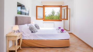 2 slaapkamers, een strijkplank/strijkijzer, gratis wifi, beddengoed