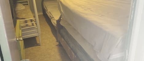 1 bedroom, iron/ironing board, WiFi (free)
