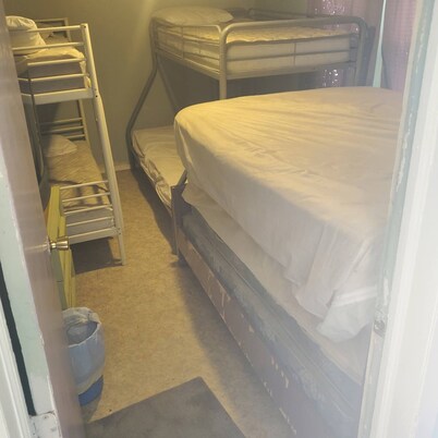 Rustic1BRPet&420 Friendly2.5blocksToBoardsSeptSpecialsProm&SeniorWks22Under25ok