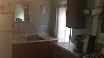 Refrigerador, microondas, placa de cocina, cafetera/tetera