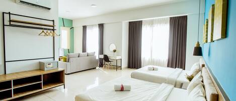 Executive Studio | In-room safe, desk, free WiFi, bed sheets