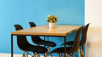 Executive Studio | In-room dining