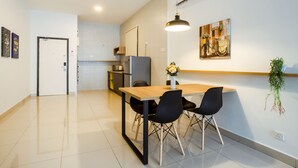 Studio – deluxe | Spiseområde på rommet
