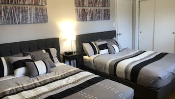 3 habitaciones, tabla de planchar con plancha, wifi y ropa de cama
