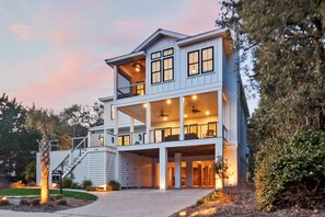 Exterior - Ultimate IOP Vacation- 6BR with Pool & Steps to the beach! (Isle Of Palms)