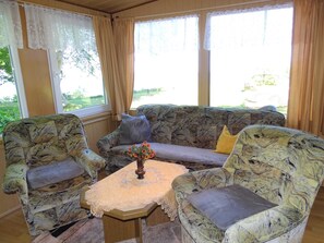 Unclassified image, 2 of 16, button