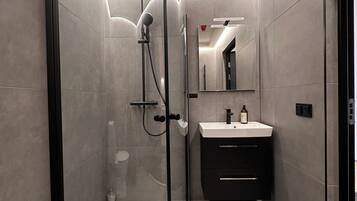 Superior Double Room | Bathroom