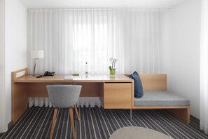 Unclassified image, 5 of 10, button