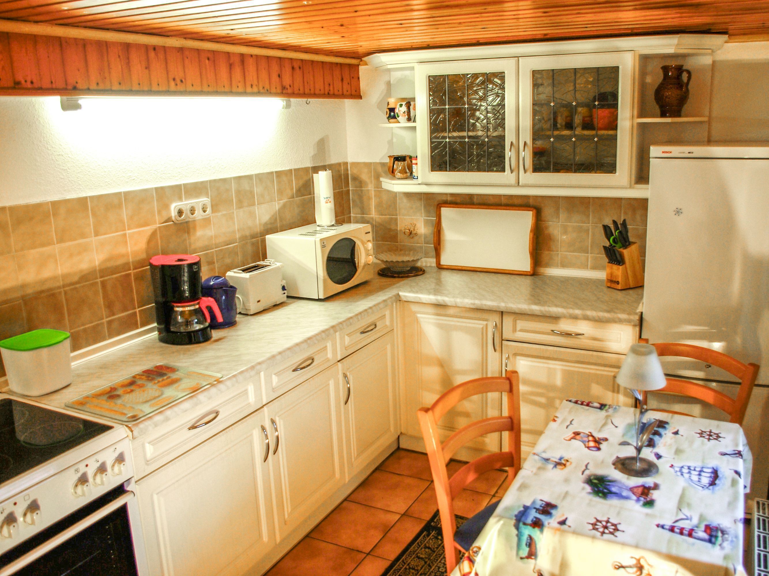 Kühlschrank, Mikrowelle, Ofen, Geschirrspüler