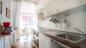 Fridge, microwave, oven, dishwasher