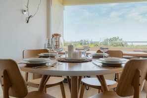 Unclassified image, 3 of 19, button