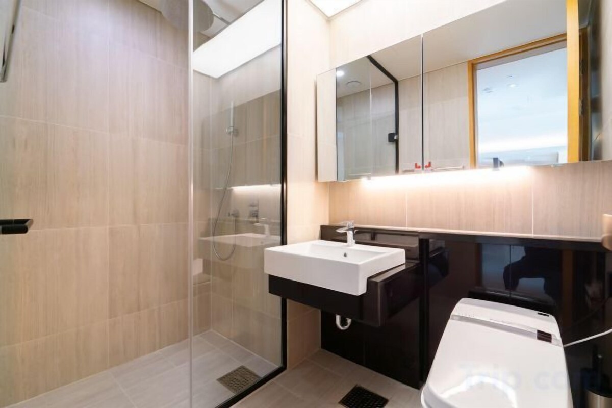 Free toiletries, hair dryer, slippers, bidet