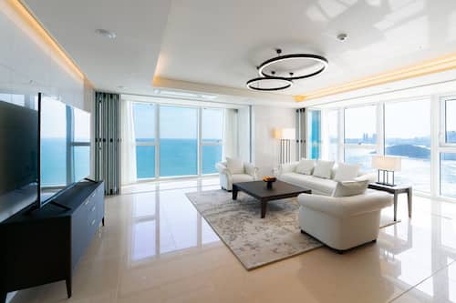 55-inch LED TV with cable channels, TV, heated floors